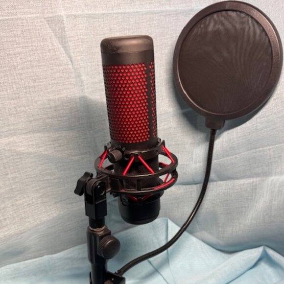 HyperX Quadcast Gaming Microphone with Pop Filter - Picture 4 of 7
